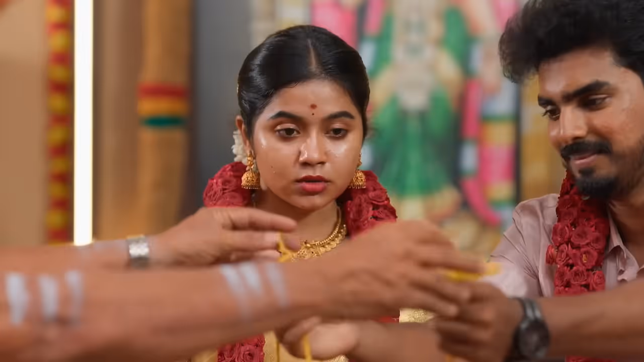 Ethirneechal Thodargiradhu Serial Today Episode