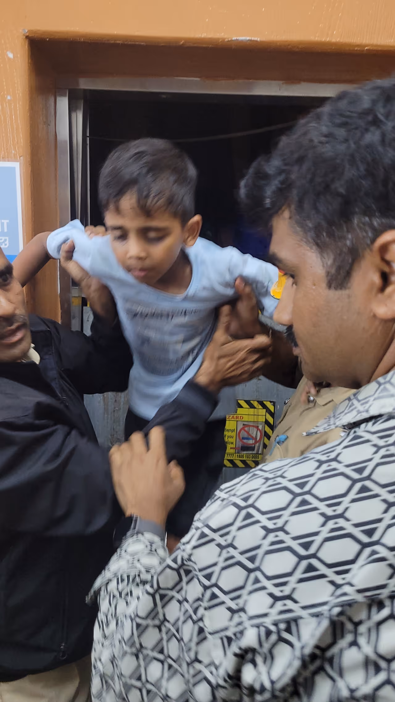 ಶಿವಮೊಗ್ಗ ವಿಶಾಲ್ ಮಾರ್ಟ್ ಲಿಫ್ಟ್ ಘಟನೆ ವಿವಾದ ಶಿವಮೊಗ್ಗ ವಿಶಾಲ್ ಮಾರ್ಟ್ ಲಿಫ್ಟ್ ಘಟನೆ ವಿವಾದ