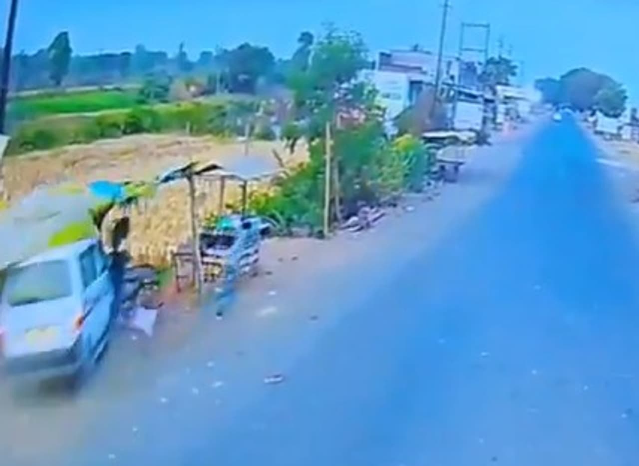 Speeding car crashes into shops and woman in Gujarat Speeding car crashes into shops and woman in Gujarat