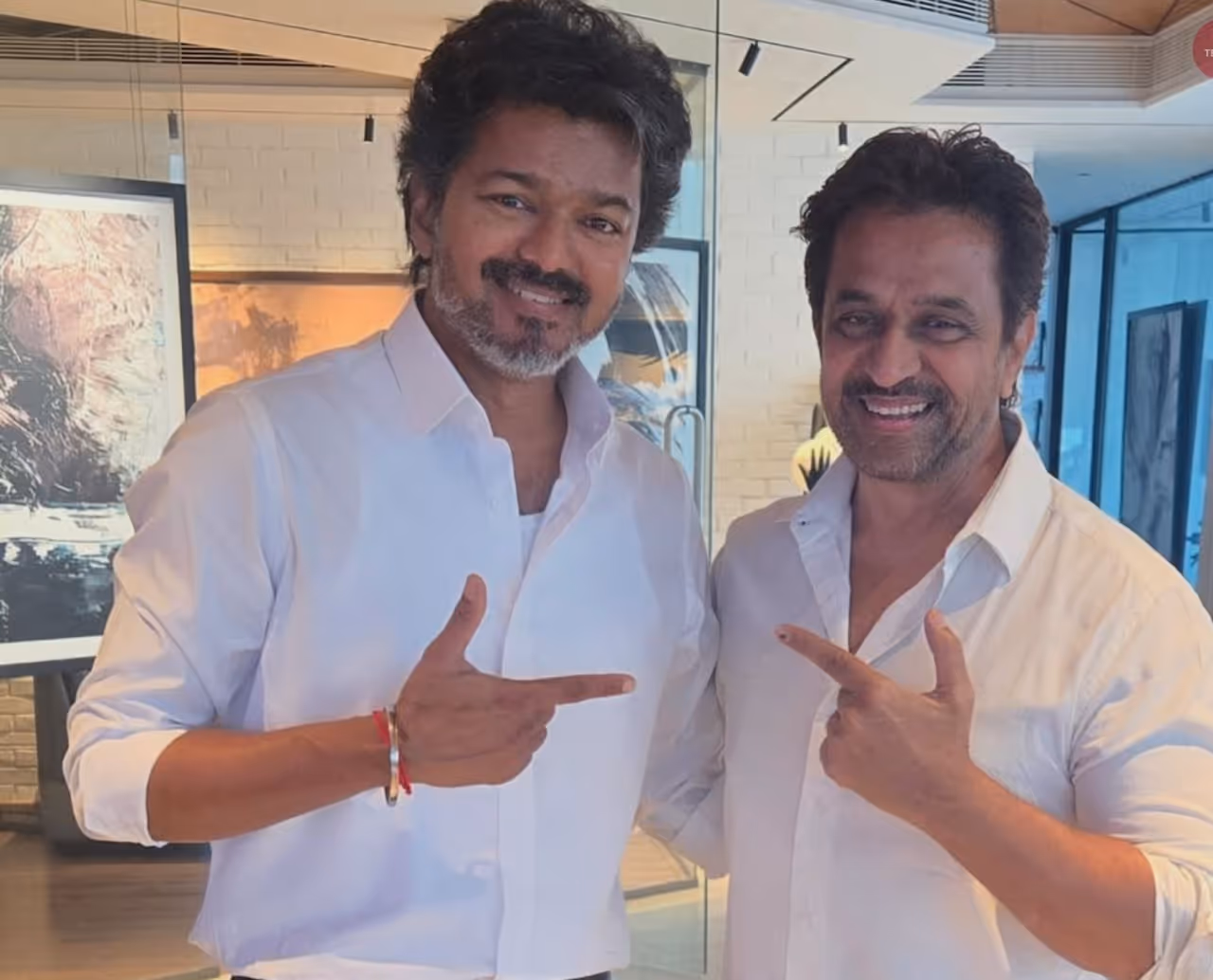 సీఎంగా సంచలనం సృష్టించిన విజయ్ సీఎంగా సంచలనం సృష్టించిన విజయ్