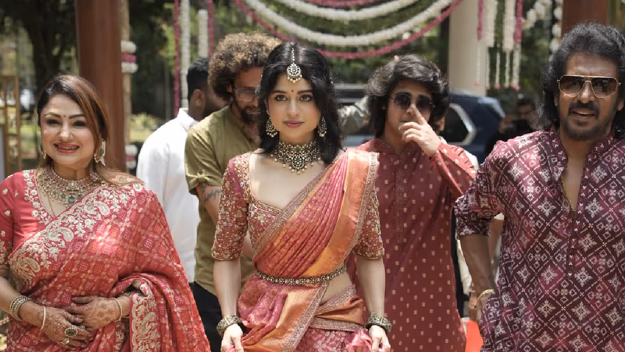 ‘ದೇವಕಿ’ ಸಿನಿಮಾದಲ್ಲಿ ನಟನೆ ‘ದೇವಕಿ’ ಸಿನಿಮಾದಲ್ಲಿ ನಟನೆ