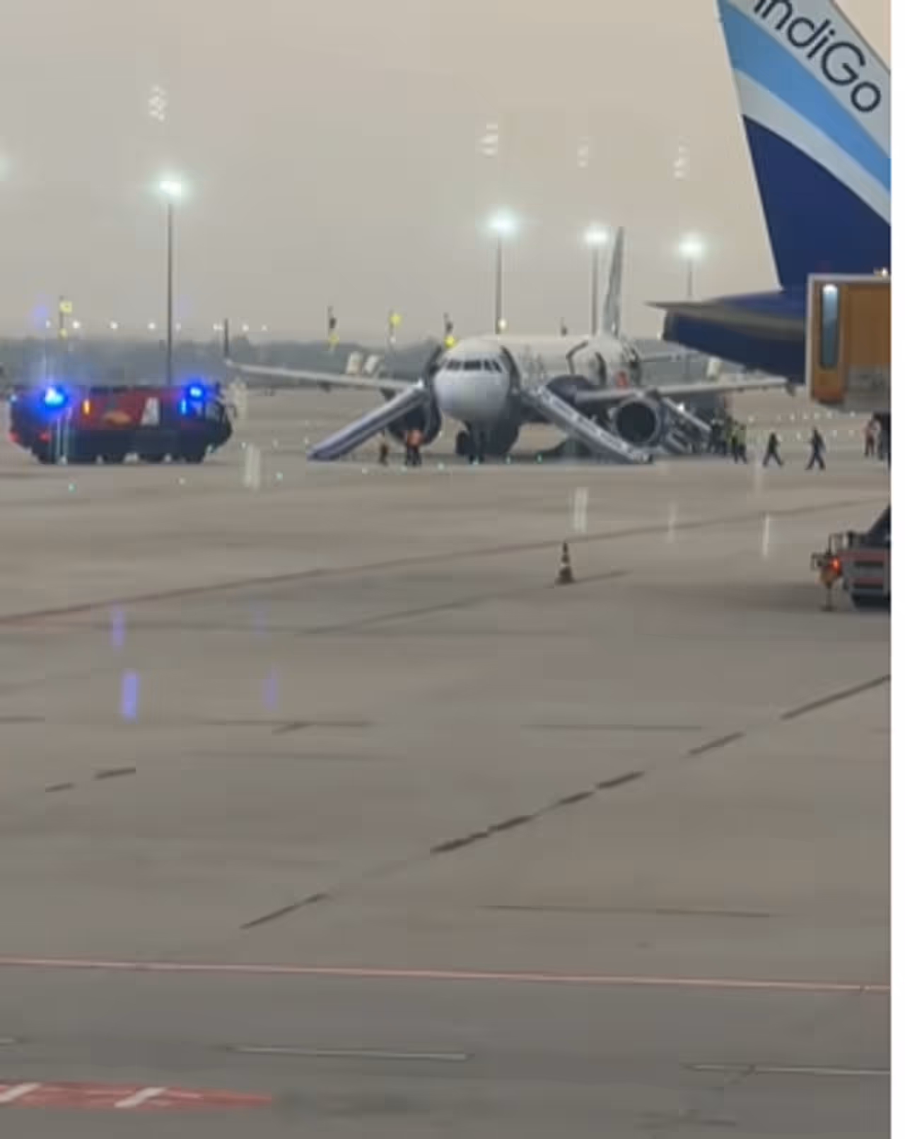 Bengaluru Chennai IndiGo Flight smoke: ಇಂಡಿಗೋ ವಿಮಾನದಲ್ಲಿ ಹೊಗೆ! Bengaluru Chennai IndiGo Flight smoke: ಇಂಡಿಗೋ ವಿಮಾನದಲ್ಲಿ ಹೊಗೆ!
