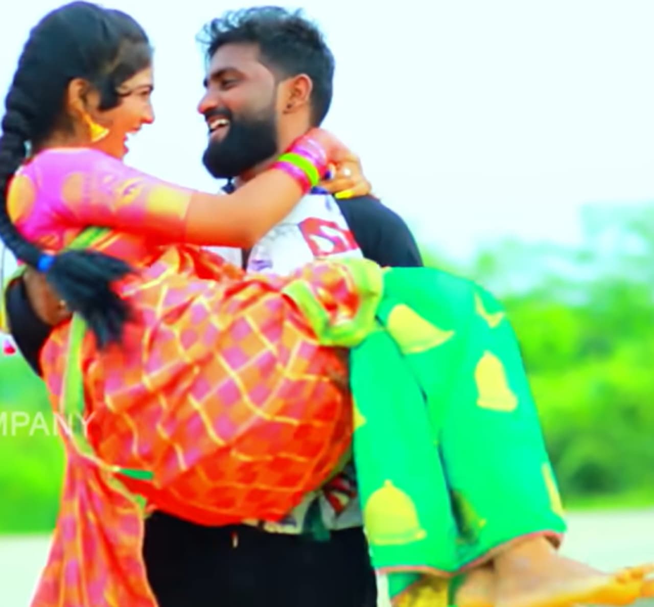 ఈ పాటకు ఎవరైనా కాళ్లు కదపాల్సిందే ఈ పాటకు ఎవరైనా కాళ్లు కదపాల్సిందే