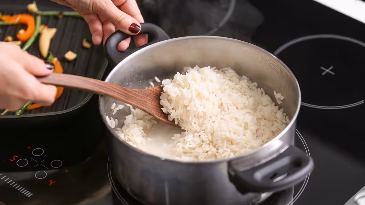 ஃப்ரிட்ஜில் சமைத்த உணவு ஃப்ரிட்ஜில் சமைத்த உணவு