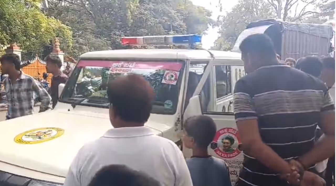 ಪ್ರೀತಿ ನಿರಾಕರಿಸಿದ್ದಕ್ಕೆ ಅಪ್ರಾಪ್ತ ಬಾಲಕಿ ಮೇಲೆ ಹಲ್ಲೆ! ಪ್ರೀತಿ ನಿರಾಕರಿಸಿದ್ದಕ್ಕೆ ಅಪ್ರಾಪ್ತ ಬಾಲಕಿ ಮೇಲೆ ಹಲ್ಲೆ!