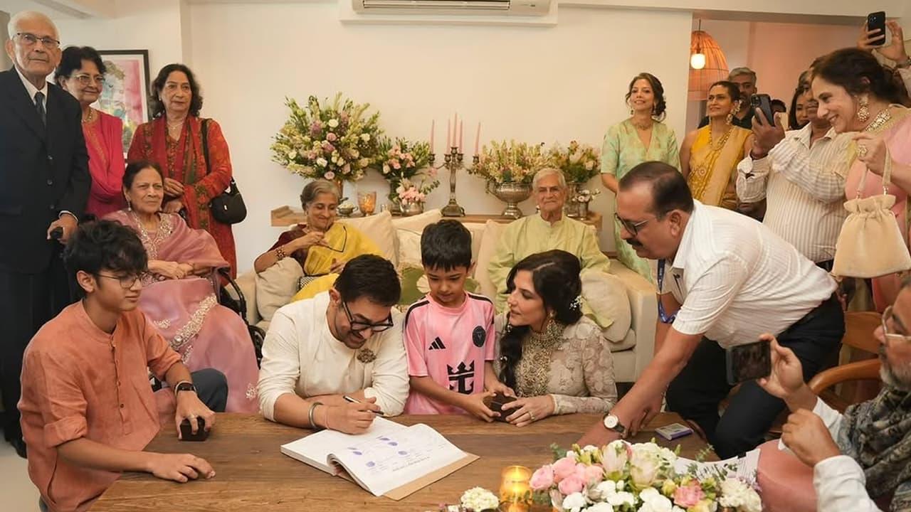 సంతకాలతో ఆమిర్ ఖాన్ మూడో పెళ్లి సంతకాలతో ఆమిర్ ఖాన్ మూడో పెళ్లి