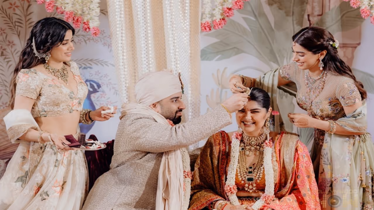 An Intimate Wedding Filled with Joy An Intimate Wedding Filled with Joy