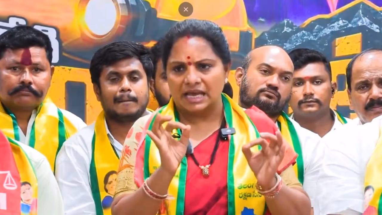 బీఆర్ఎస్లోకి తిరిగి వెళ్లే ప్రసక్తే లేదన్న కవిత బీఆర్ఎస్లోకి తిరిగి వెళ్లే ప్రసక్తే లేదన్న కవిత