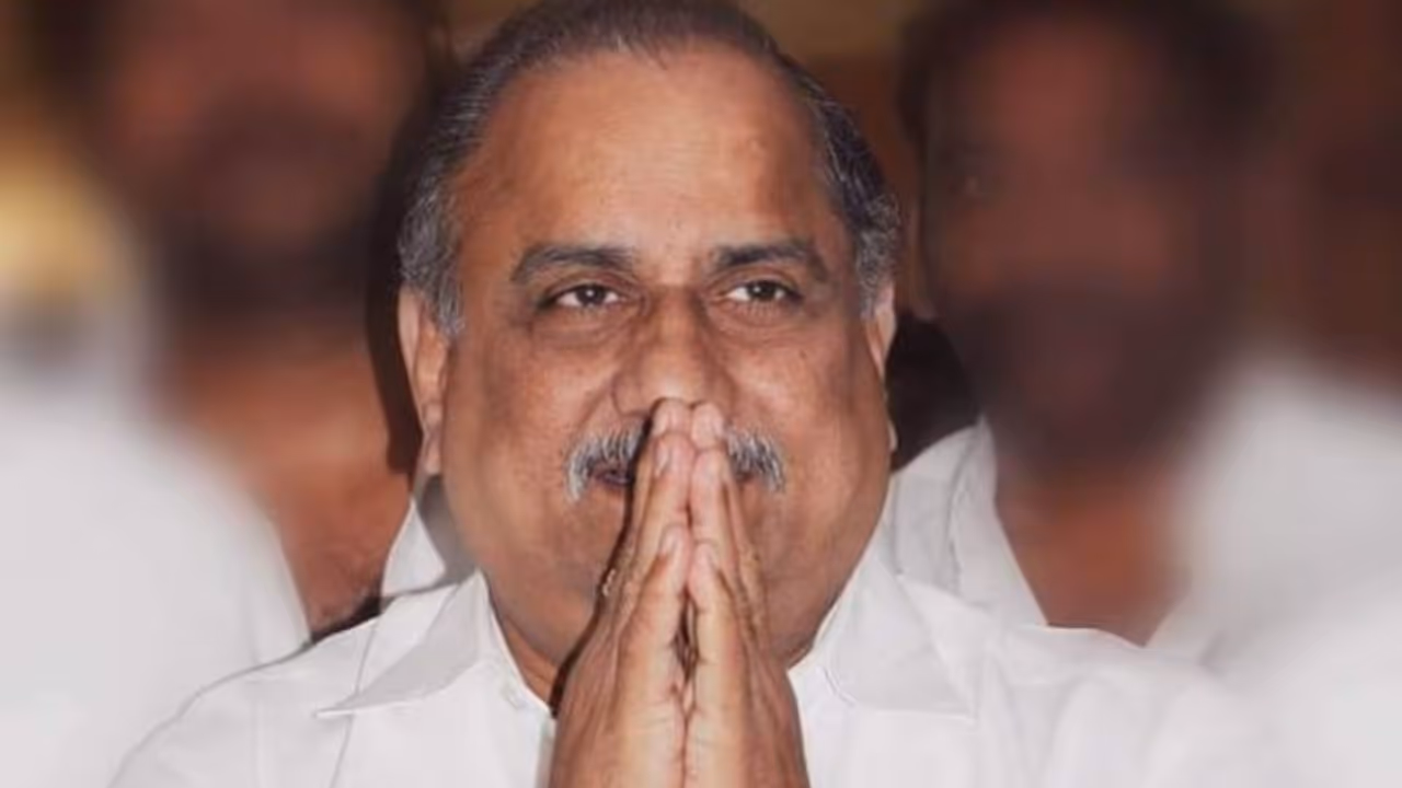 రాజకీయాల్లో ప్రత్యేక స్థానం రాజకీయాల్లో ప్రత్యేక స్థానం
