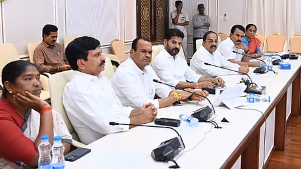 ధరణి వ్యవహారంపై సిట్, ఫోరెన్సిక్ ఆడిట్కు గ్రీన్ సిగ్నల్ ధరణి వ్యవహారంపై సిట్, ఫోరెన్సిక్ ఆడిట్కు గ్రీన్ సిగ్నల్
