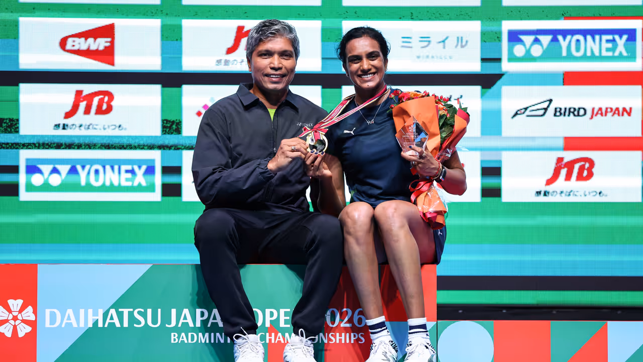 హోమ్ గ్రౌండ్లో యమగుచికి చుక్కలు చూపించిన పీవీ సింధు హోమ్ గ్రౌండ్లో యమగుచికి చుక్కలు చూపించిన పీవీ సింధు