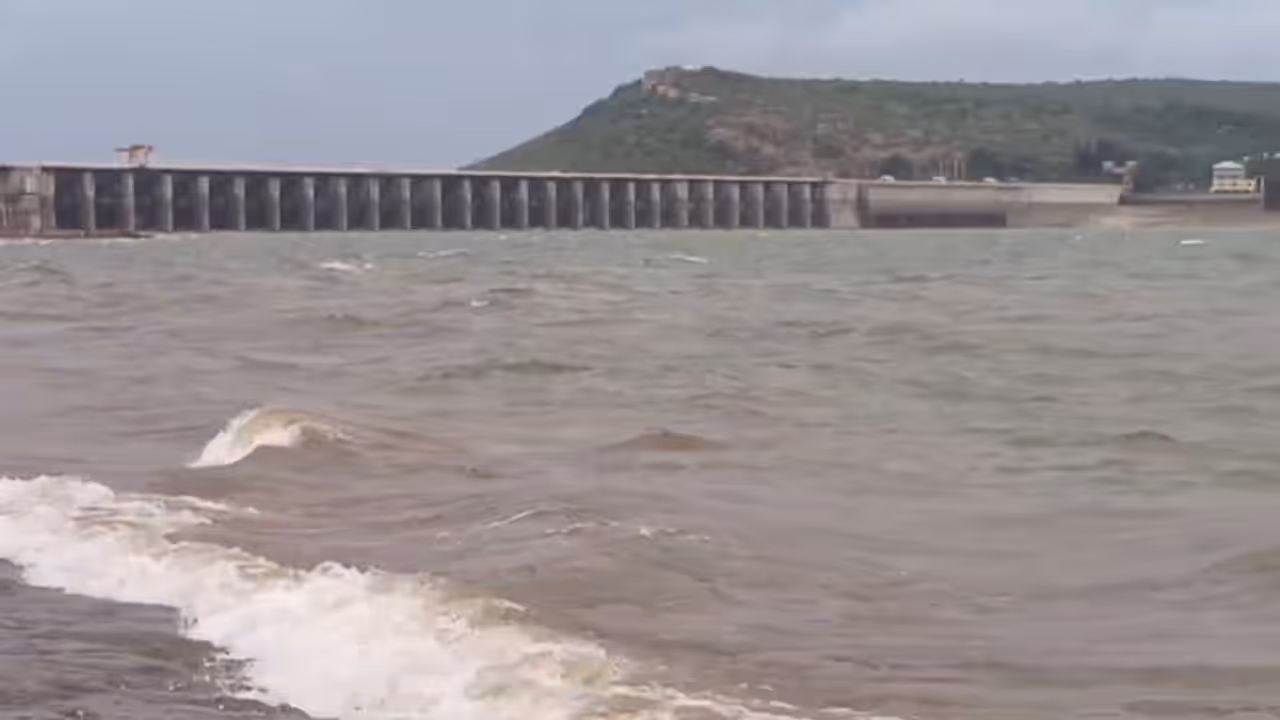 Almatti Reservoir Brings Hope Amid Karnataka's Drought Woes Almatti Reservoir Brings Hope Amid Karnataka's Drought Woes