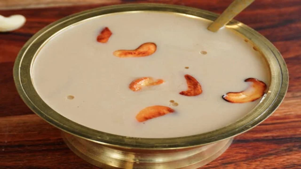 ஆடி தேங்காய் பால் செய்முறை : ஆடி தேங்காய் பால் செய்முறை :