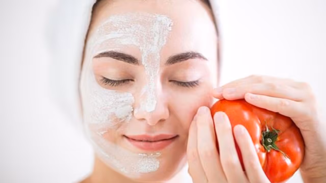 Tomato face Pack: ವಾರಕ್ಕೆ ಒಂದೇ ಹೀಗೆ ಮಾಡಿ Tomato face Pack: ವಾರಕ್ಕೆ ಒಂದೇ ಹೀಗೆ ಮಾಡಿ