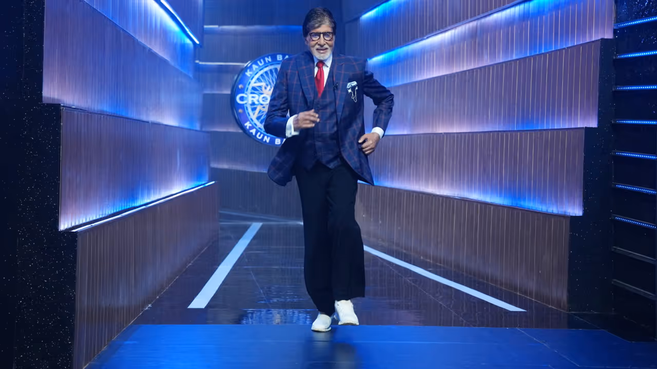 अमिताभ बच्चन KBC 18 के सेट पर गिरे, घुटने में लगी ऐसी चोट की खड़ा होना मुश्किल अमिताभ बच्चन KBC 18 के सेट पर गिरे, घुटने में लगी ऐसी चोट की खड़ा होना मुश्किल