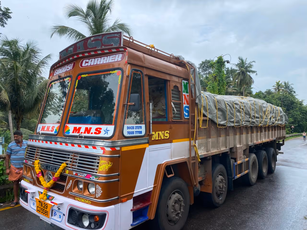 లారీల వెనకాల 'OK' అని ఎందుకు రాస్తారు? లారీల వెనకాల 'OK' అని ఎందుకు రాస్తారు?