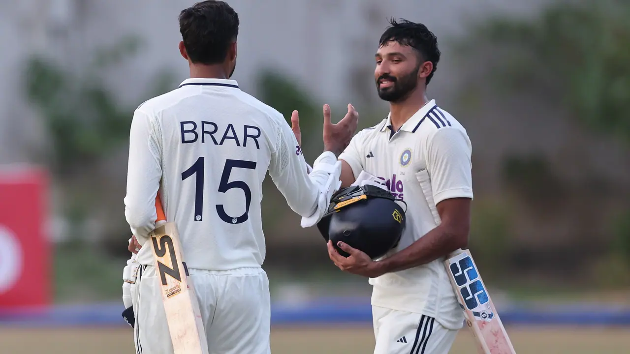 బౌండరీల వర్షం కురిపించిన పడిక్కల్.. మూడో స్థానానికి బెర్త్ కన్ఫర్మ్ బౌండరీల వర్షం కురిపించిన పడిక్కల్.. మూడో స్థానానికి బెర్త్ కన్ఫర్మ్