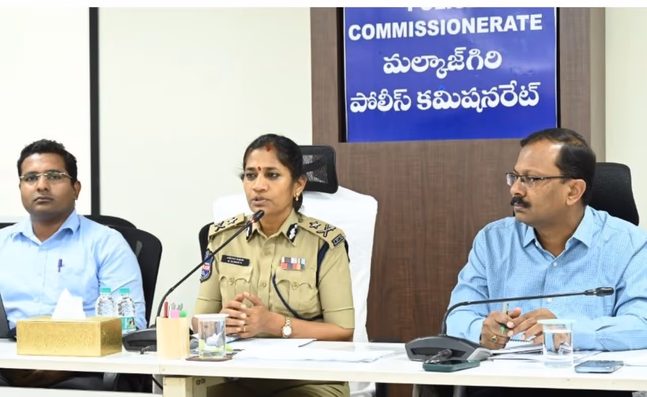 హైదరాబాద్ లో కోట్ల విలువైన హ్యాష్ ఆయిల్ పట్టివేత హైదరాబాద్ లో కోట్ల విలువైన హ్యాష్ ఆయిల్ పట్టివేత