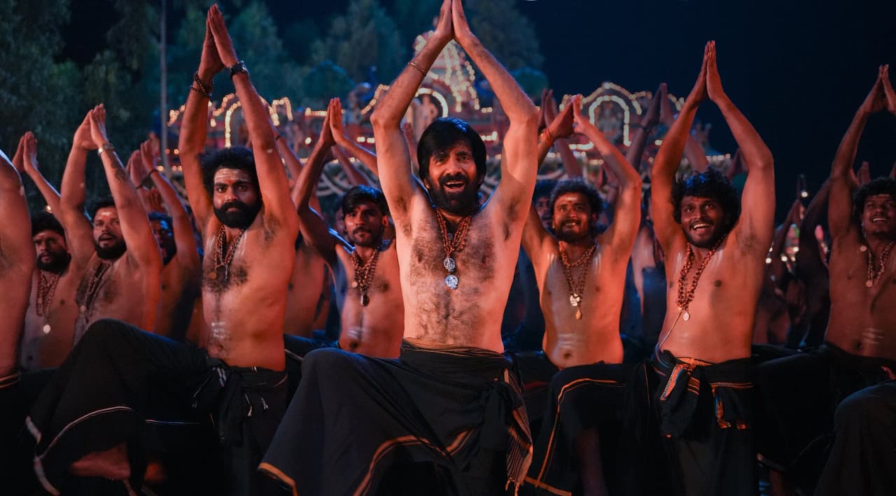 రవితేజ బాక్సాఫీసు రేంజ్ ఏంటో చూపిస్తోన్న `ఇరుముడి` రవితేజ బాక్సాఫీసు రేంజ్ ఏంటో చూపిస్తోన్న `ఇరుముడి`