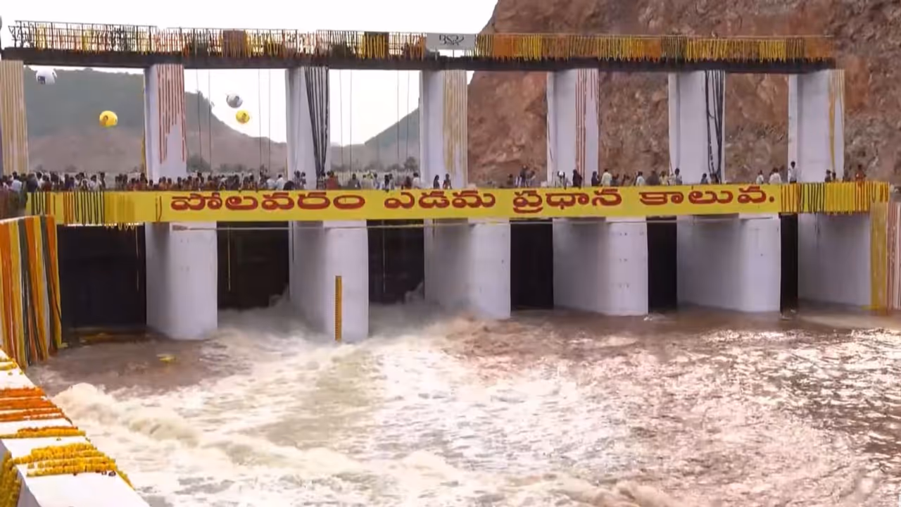 జలప్రవాహానికి శ్రీకారం చుట్టిన చంద్రబాబు జలప్రవాహానికి శ్రీకారం చుట్టిన చంద్రబాబు