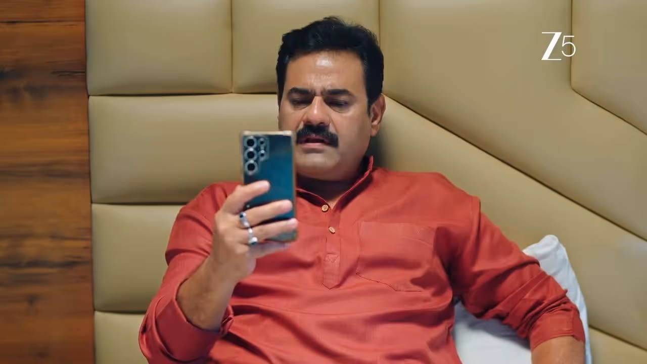 ಕುತೂಹಲ ಹಂತದಲ್ಲಿ ಅಮೃತಧಾರೆ ಕುತೂಹಲ ಹಂತದಲ್ಲಿ ಅಮೃತಧಾರೆ