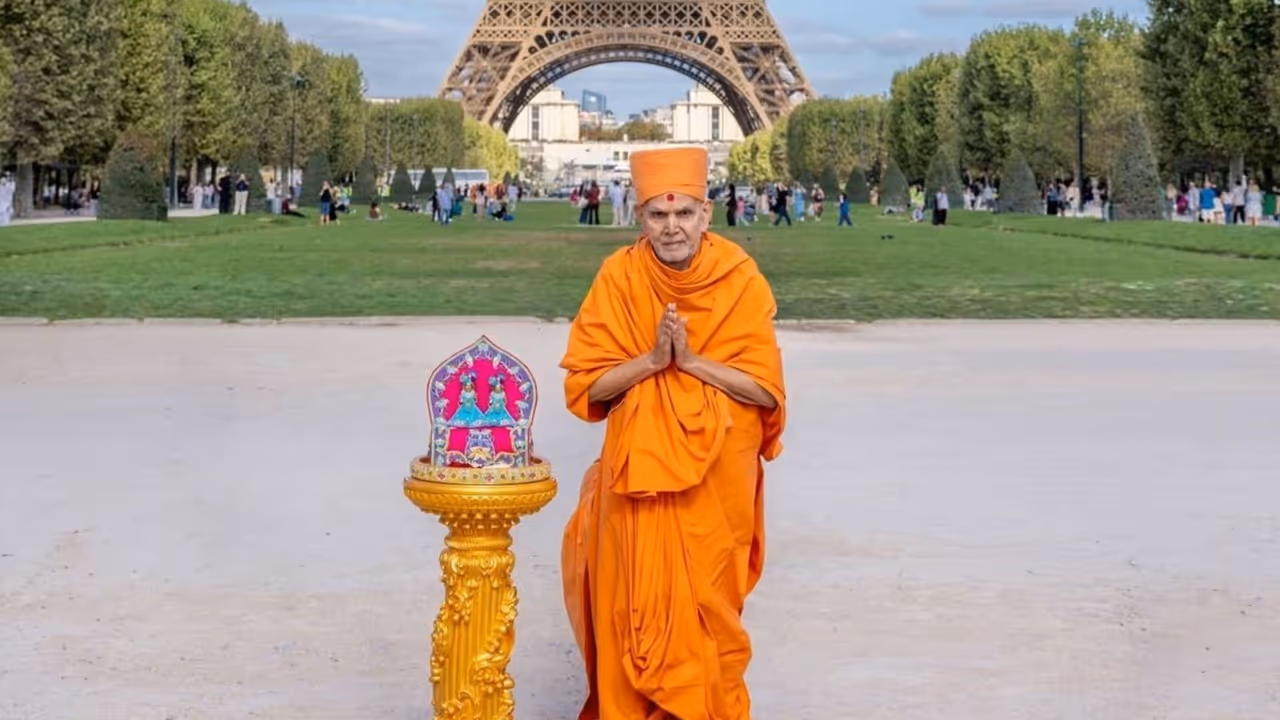 BAPS Guru Paris Visit: एफ़िल टॉवर क्यों करना पड़ा बंद? BAPS Guru Paris Visit: एफ़िल टॉवर क्यों करना पड़ा बंद?