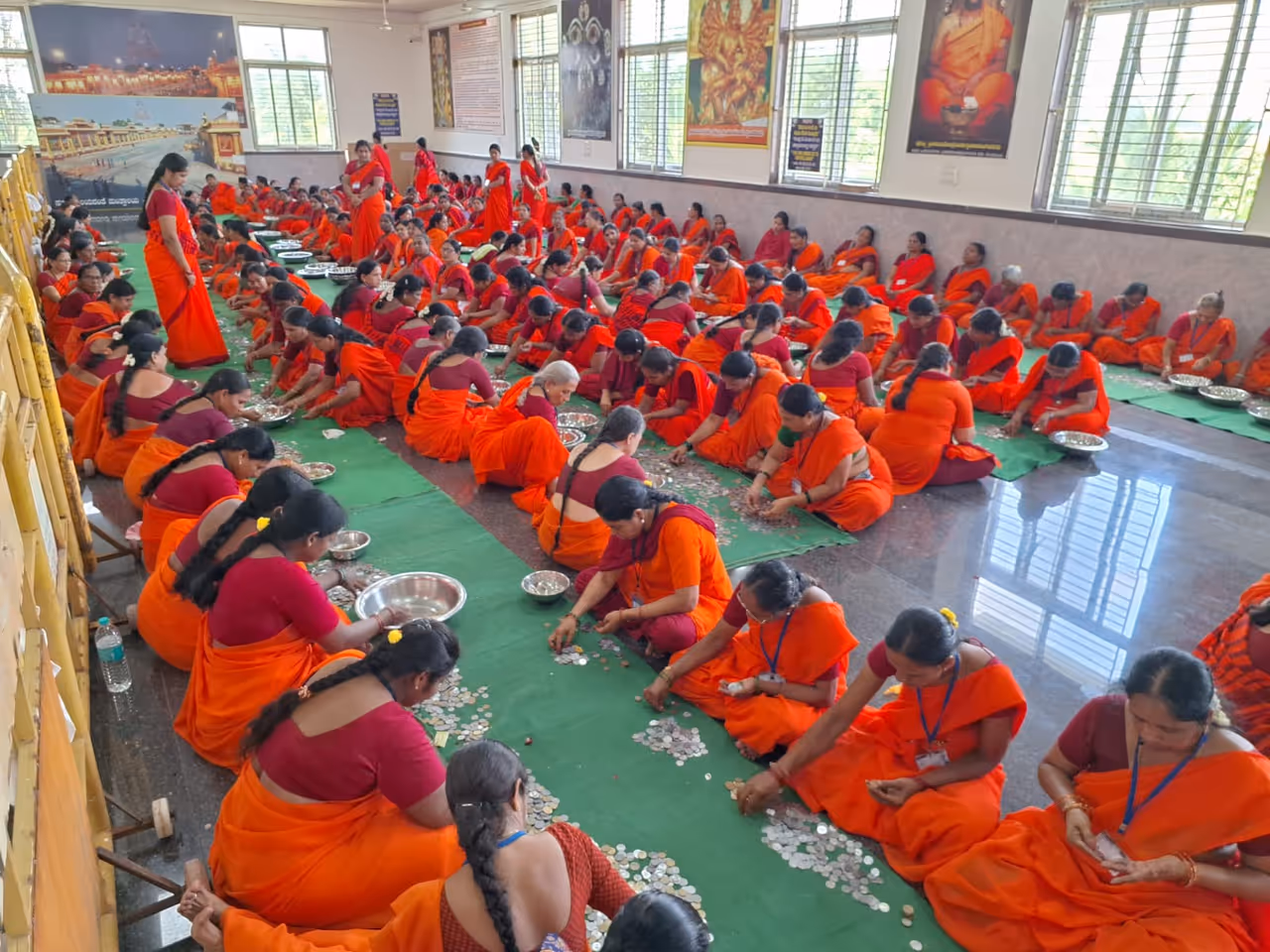 ಮಂತ್ರಾಲಯ ಮಠ ದಾಖಲೆ ಪ್ರಮಾಣದ ಕಾಣಿಕೆ ಮಂತ್ರಾಲಯ ಮಠ ದಾಖಲೆ ಪ್ರಮಾಣದ ಕಾಣಿಕೆ