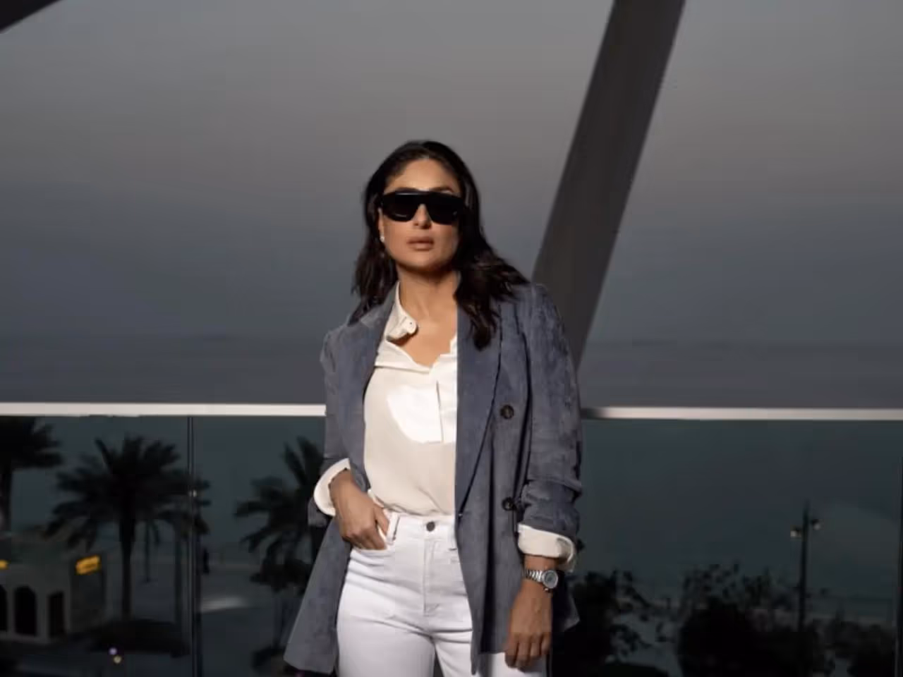 Kareena Kapoor’s Luxury Wardrobe: 5 Outfits That Cost Lakhs Kareena Kapoor’s Luxury Wardrobe: 5 Outfits That Cost Lakhs