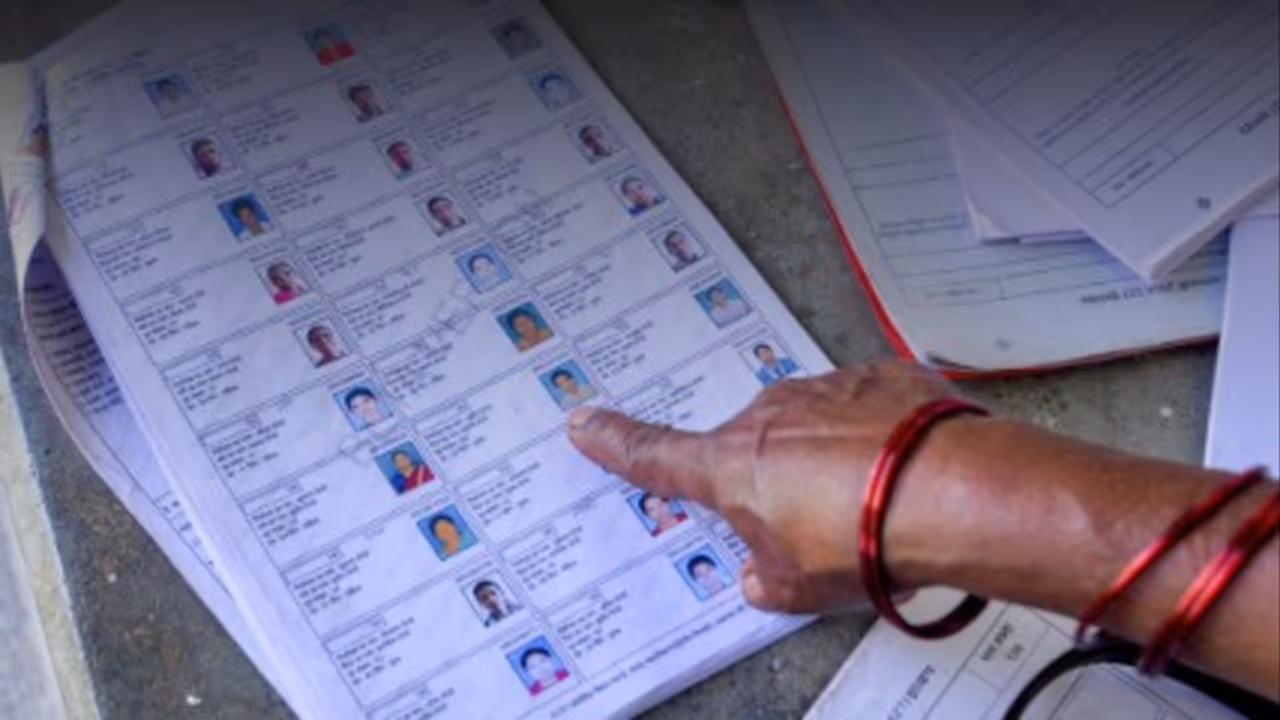 दिल्ली वोटर लिस्ट में अचानक क्यों मचा बवाल? दिल्ली वोटर लिस्ट में अचानक क्यों मचा बवाल?