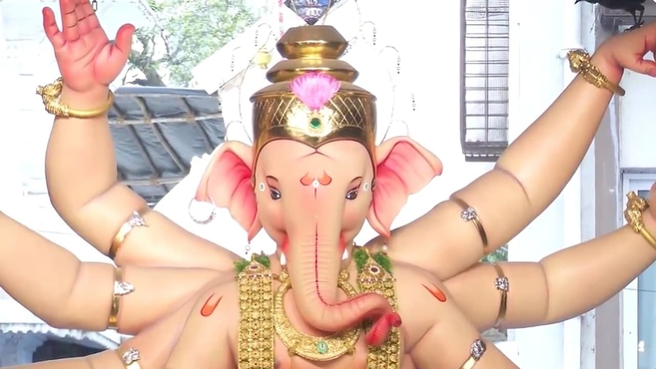 Anant Chaturdashi brings Mumbai alive with Ganpati processions Anant Chaturdashi brings Mumbai alive with Ganpati processions
