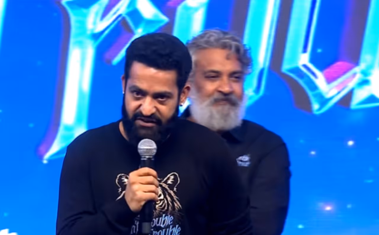 డోంట్ ట్రబుల్ ది ట్రబుల్ ఈవెంట్లో ఎన్టీఆర్ సందడి డోంట్ ట్రబుల్ ది ట్రబుల్ ఈవెంట్లో ఎన్టీఆర్ సందడి