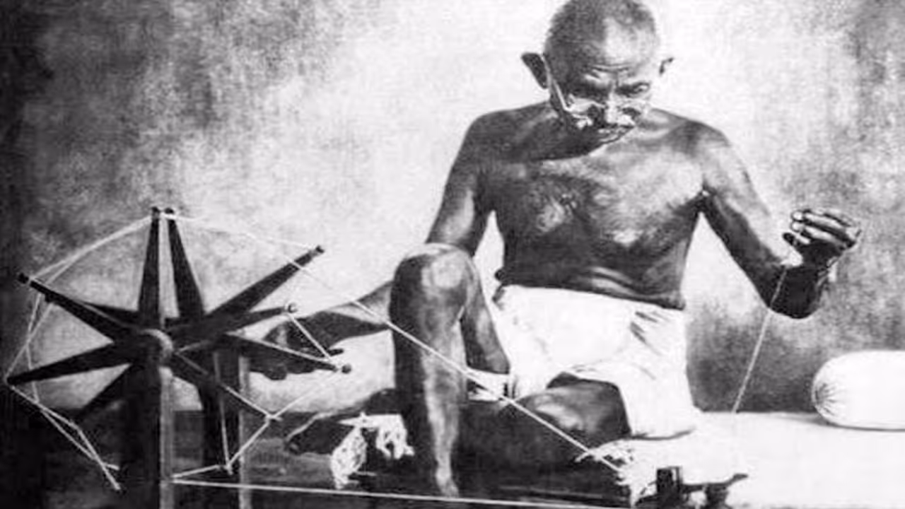 गांधी जी और चरखा गांधी जी और चरखा
