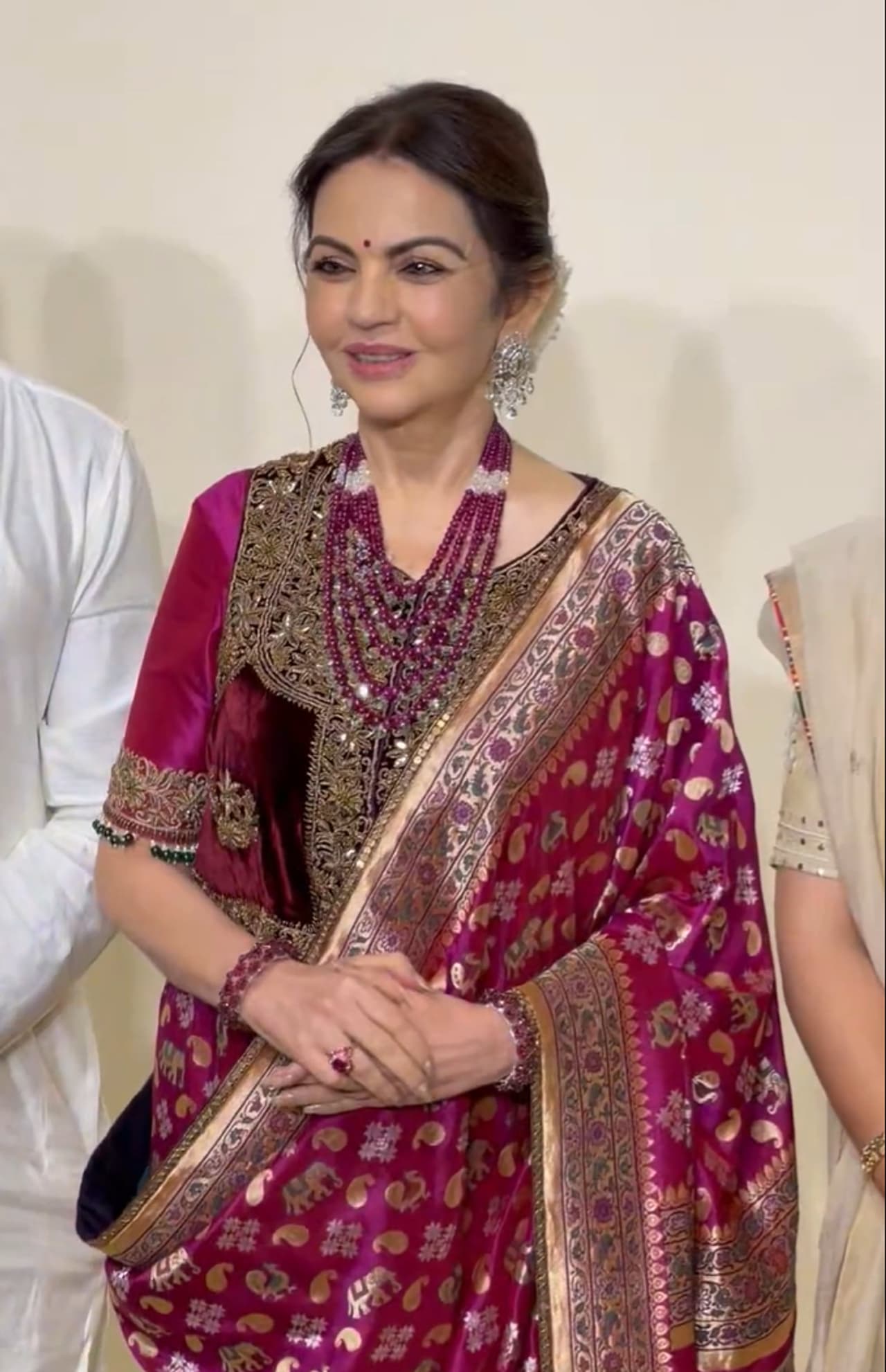 నీతా అంబానీ గురించి.. నీతా అంబానీ గురించి..