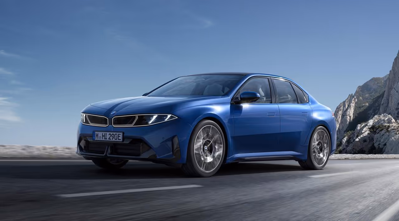 462 bhp பவர், 912 கி.மீ ரேஞ்சுடன் களமிறங்கும் BMW இ கார்! 462 bhp பவர், 912 கி.மீ ரேஞ்சுடன் களமிறங்கும் BMW இ கார்!