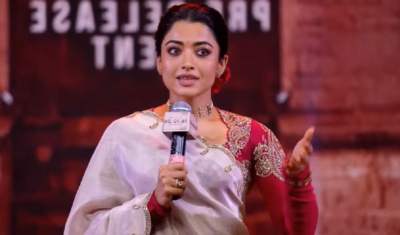 ஆடை சர்ச்சை குறித்து பேசிய ராஷ்மிகா மந்தனா ஆடை சர்ச்சை குறித்து பேசிய ராஷ்மிகா மந்தனா
