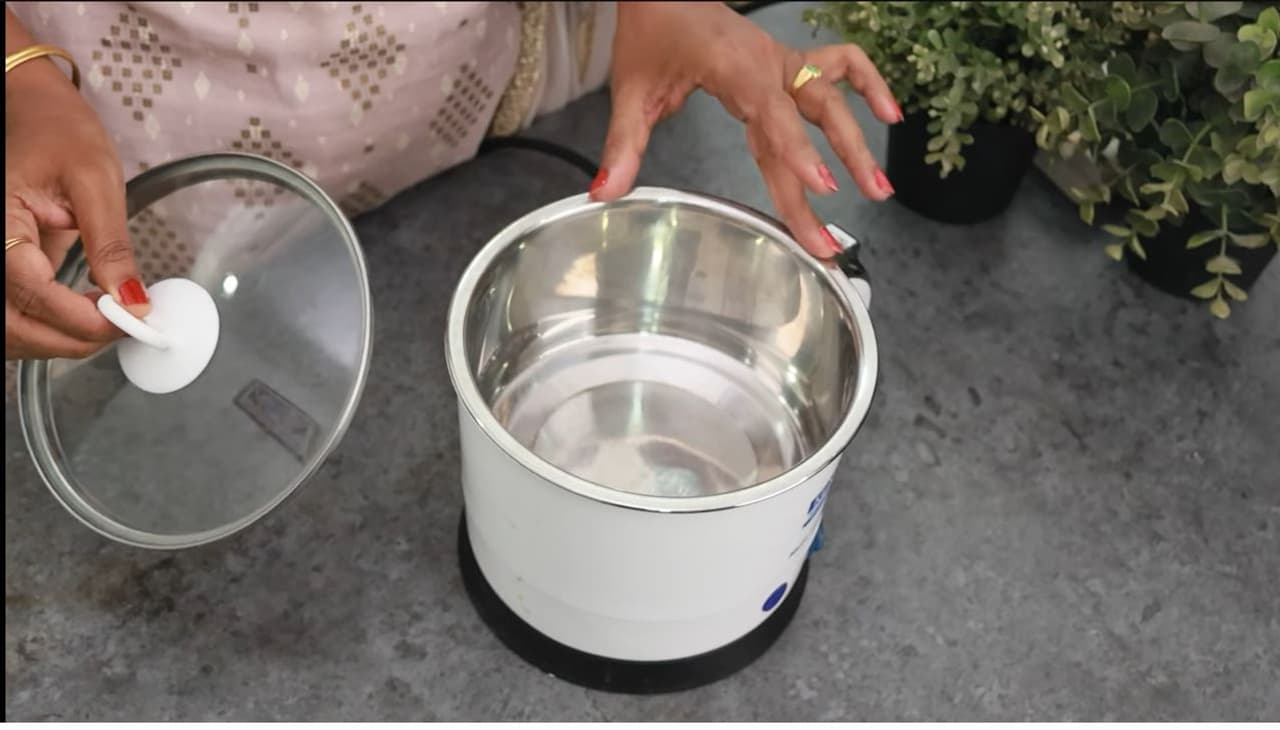 మల్టీ కుక్కర్ (Multi Cooker / Electric Kettle) మల్టీ కుక్కర్ (Multi Cooker / Electric Kettle)