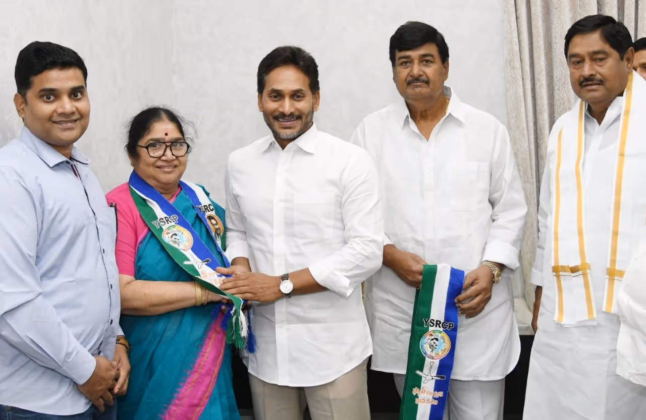 టిడిపికి షాక్... వైసిపిలో జాయినింగ్స్ టిడిపికి షాక్... వైసిపిలో జాయినింగ్స్