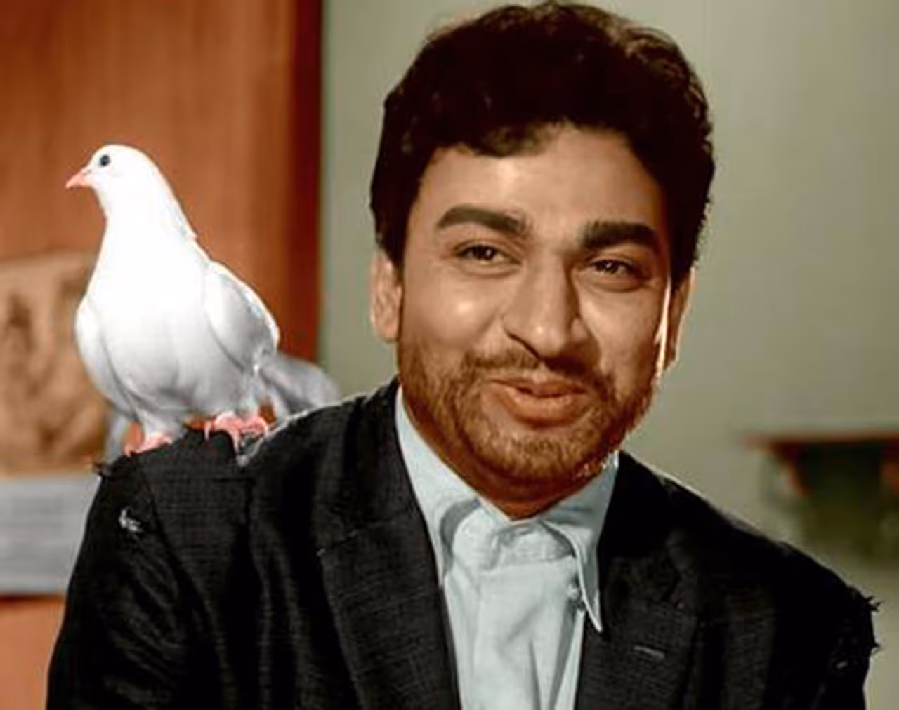 <p>ಭಾರತೀಯ ಚಿತ್ರರಂಗ ಅತ್ಯಂತ ಶ್ರೇಷ್ಠ ನಟ, ಕನ್ನಡ ಕಣ್ಮಣಿ ಡಾ.ರಾಜ್ ಕುಮಾರ್ಗೆ ಚಿನ್ನದ ನಾಣ್ಯದ ಗೌರವ ನೀಡಲಾಗಿದೆ.</p> <p>ಭಾರತೀಯ ಚಿತ್ರರಂಗ ಅತ್ಯಂತ ಶ್ರೇಷ್ಠ ನಟ, ಕನ್ನಡ ಕಣ್ಮಣಿ ಡಾ.ರಾಜ್ ಕುಮಾರ್ಗೆ ಚಿನ್ನದ ನಾಣ್ಯದ ಗೌರವ ನೀಡಲಾಗಿದೆ.</p>