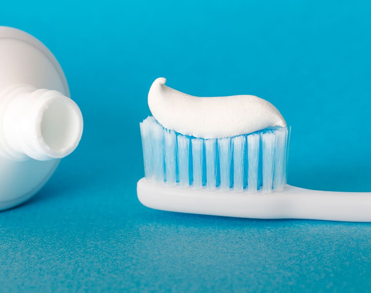 <p><strong>What do you need to check before buying a toothpaste?</strong></p><p>80% of the toothpastes sold in our country have chemical elements. Another word of caution is children below ten years should not be given these types of toothpastes. Health experts say that we can prevent deadly diseases to a great extent by avoiding the chemicals in toothpaste.</p>