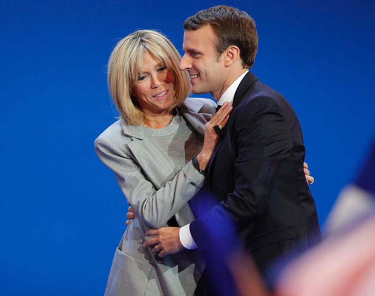 প্রশ্নের মুখে ফ্রান্সের ফার্স্ট লেডি 