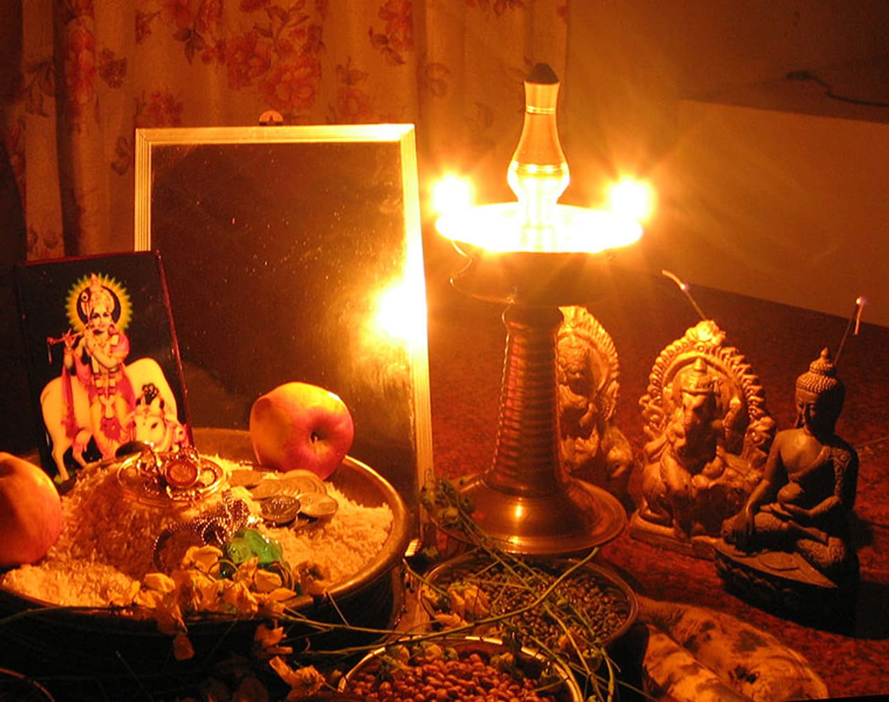 <p>ಕೊರೋನಾ ಸಾಂಕ್ರಾಮಿಕದ ಮಧ್ಯೆಯೂ ಕೇರಳವು ಕೊರೋನಾ ಪ್ರೋಟೋಕಾಲ್ ಅನ್ನು ಅನುಸರಿಸುವುದರ ಜೊತೆ ವಿಷು ಹಬ್ಬ ಆಚರಿಸಿತು.</p>