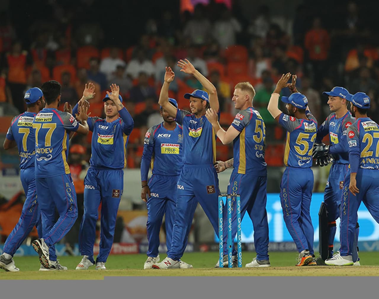 <p>ಸಾಕಷ್ಟು ಬಲಾಢ್ಯ ತಂಡಗಳ ನಡುವೆ ಶೇನ್ ವಾರ್ನ್ ನೇತೃತ್ವದ ರಾಜಸ್ಥಾನ ರಾಯಲ್ಸ್ ತಂಡ 2008ನೇ ಆವೃತ್ತಿಯ ಐಪಿಎಲ್ ಚಾಂಪಿಯನ್ ಆಗಿ ಹೊರಹೊಮ್ಮಿತ್ತು.</p> <p>ಸಾಕಷ್ಟು ಬಲಾಢ್ಯ ತಂಡಗಳ ನಡುವೆ ಶೇನ್ ವಾರ್ನ್ ನೇತೃತ್ವದ ರಾಜಸ್ಥಾನ ರಾಯಲ್ಸ್ ತಂಡ 2008ನೇ ಆವೃತ್ತಿಯ ಐಪಿಎಲ್ ಚಾಂಪಿಯನ್ ಆಗಿ ಹೊರಹೊಮ್ಮಿತ್ತು.</p>