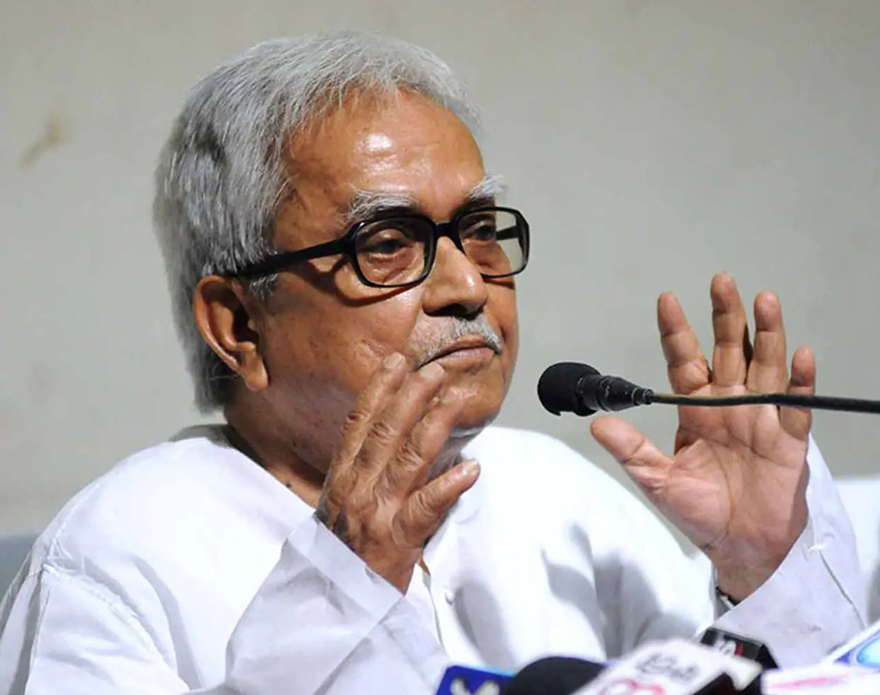 <p>Names of 4 heavyweight leaders were seen in the list of candidates. Sushant Ghosh is the candidate from Shalbani. DWFI leader Madhuja Sen Roy will be contesting from Jhargram. Besides, Pulinbihari Baske and Deblina Hembrum are contesting in the polls. CPIM state secretary Suryakanta Mishra is not contesting from Narayangarh.<br /> </p> <p>Names of 4 heavyweight leaders were seen in the list of candidates. Sushant Ghosh is the candidate from Shalbani. DWFI leader Madhuja Sen Roy will be contesting from Jhargram. Besides, Pulinbihari Baske and Deblina Hembrum are contesting in the polls. CPIM state secretary Suryakanta Mishra is not contesting from Narayangarh.<br /> </p>