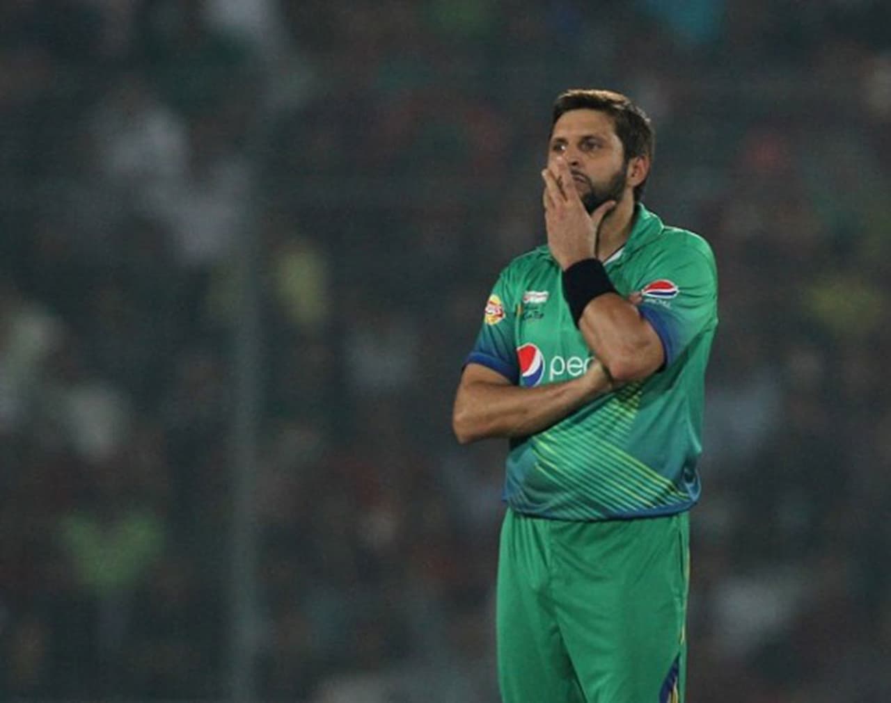 <p><strong>ഷാഹിദ് അഫ്രീദി&nbsp;</strong></p><p>നിശ്ചിത ഓവര്‍ ക്രിക്കറ്റില്‍ ഏറ്റവും മികച്ച ഓള്‍റൗണ്ടര്‍മാരില്‍ ഒരാളാണ് മുന്‍ പാക് താരം ഷാഹിദ് അഫ്രീദി. എന്നാല്‍ ടെസ്റ്റില്‍ താരത്തിന് വേണ്ടത്ര അവസരം ലഭിച്ചിരുന്നില്ല. 27 ടെസ്റ്റില്‍ നിന്ന് 1716 റണ്‍സും 48 വിക്കറ്റും അഫ്രീദിയുടെ പേരിലുണ്ടെങ്കിലും പരിമിത ഓവര്‍ കൂടുതല്‍ ശ്രദ്ധ നല്‍കാന്‍ 2006ല്‍ അഫ്രീദി ടെസ്റ്റില്‍ നിന്ന് വിരമിക്കല്‍ പ്രഖ്യാപിക്കുകയായിരുന്നു. പാകിസ്താനുവേണ്ടി 398 ഏകദിനം കളിച്ചിട്ടുള്ള അഫ്രീദി 8064 റണ്‍സും 395 വിക്കറ്റും സ്വന്തമാക്കിയിട്ടുണ്ട്.<br />&nbsp;</p>