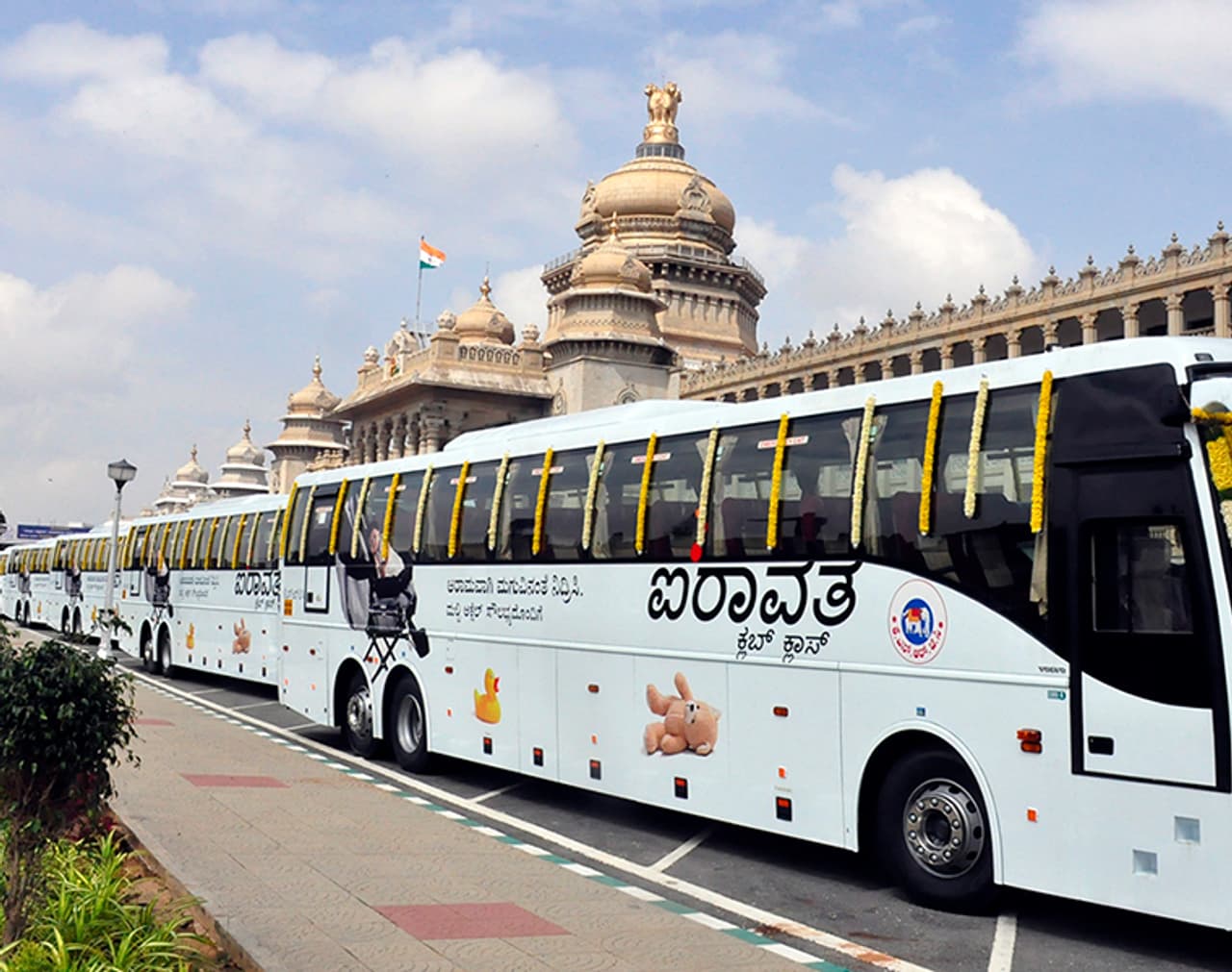 <p>ಪ್ರಯಾಣಿಕರ ಅನುಕೂಲಕ್ಕಾಗಿ ಕರ್ನಾಟಕ ರಾಜ್ಯ ರಸ್ಥೆ ಸಾರಿಗೆ(KSRTC) ತಿರುಪತಿ ಪ್ಯಾಕೇಜ್ ಟೂರ್ ಆರಂಭಿಸಿದೆ. KSRTCಯ ಐರಾವತ ಕ್ಲಬ್ ಕ್ಲಾಸ್ ಬಸ್ಸುಗಳಲ್ಲಿ ತಿರುಪತಿ ಟೂರ್ ಪ್ಯಾಕೇಜ್ ನೀಡಲಾಗಿದೆ.</p>