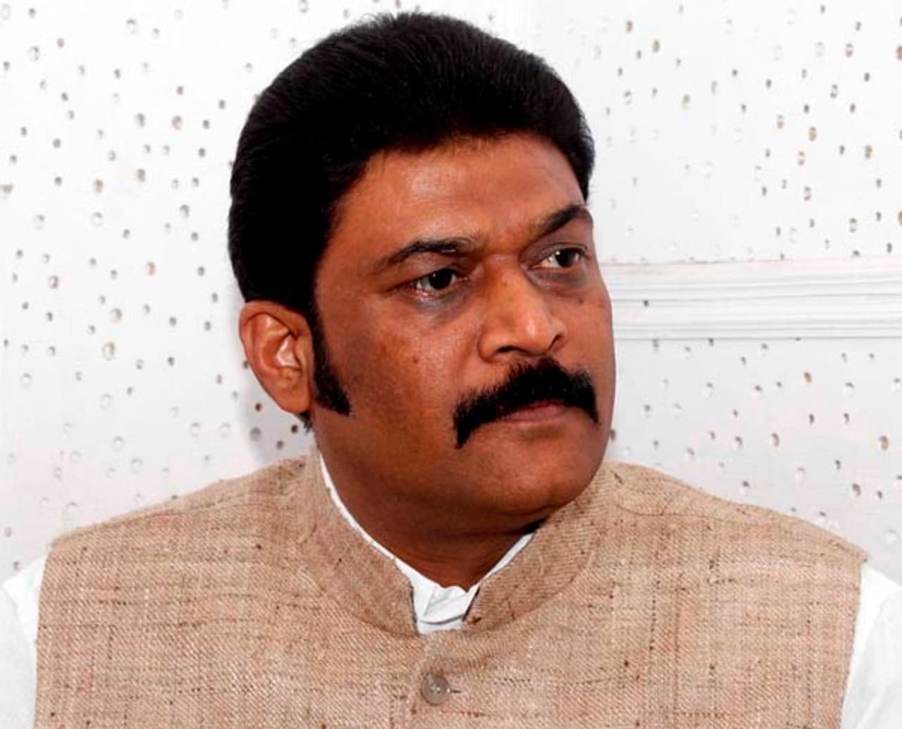 <p>Karnataka forest minister Anand Singh tested positive for COVID 19, sources close to him said on Sunday (July 26).<br /> </p> <p>Karnataka forest minister Anand Singh tested positive for COVID 19, sources close to him said on Sunday (July 26).<br /> </p>