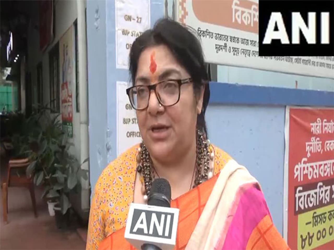 সক্রিয় লকেট চট্টোপাধ্যায়