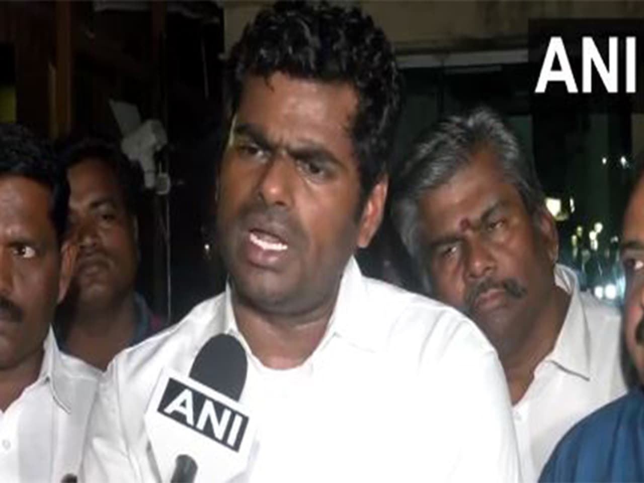 நாங்க என்ன மார்க்கெட்டிங் ஆபீசரா?