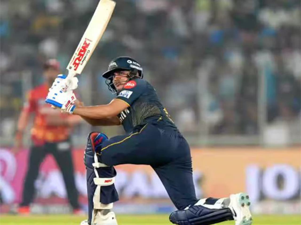 আইপিএল এ নরেন্দ্র মোদী স্টেডিয়ামে নতুন রেকর্ড গড়লেন তারকা ব্যাটার শুবমান গিল