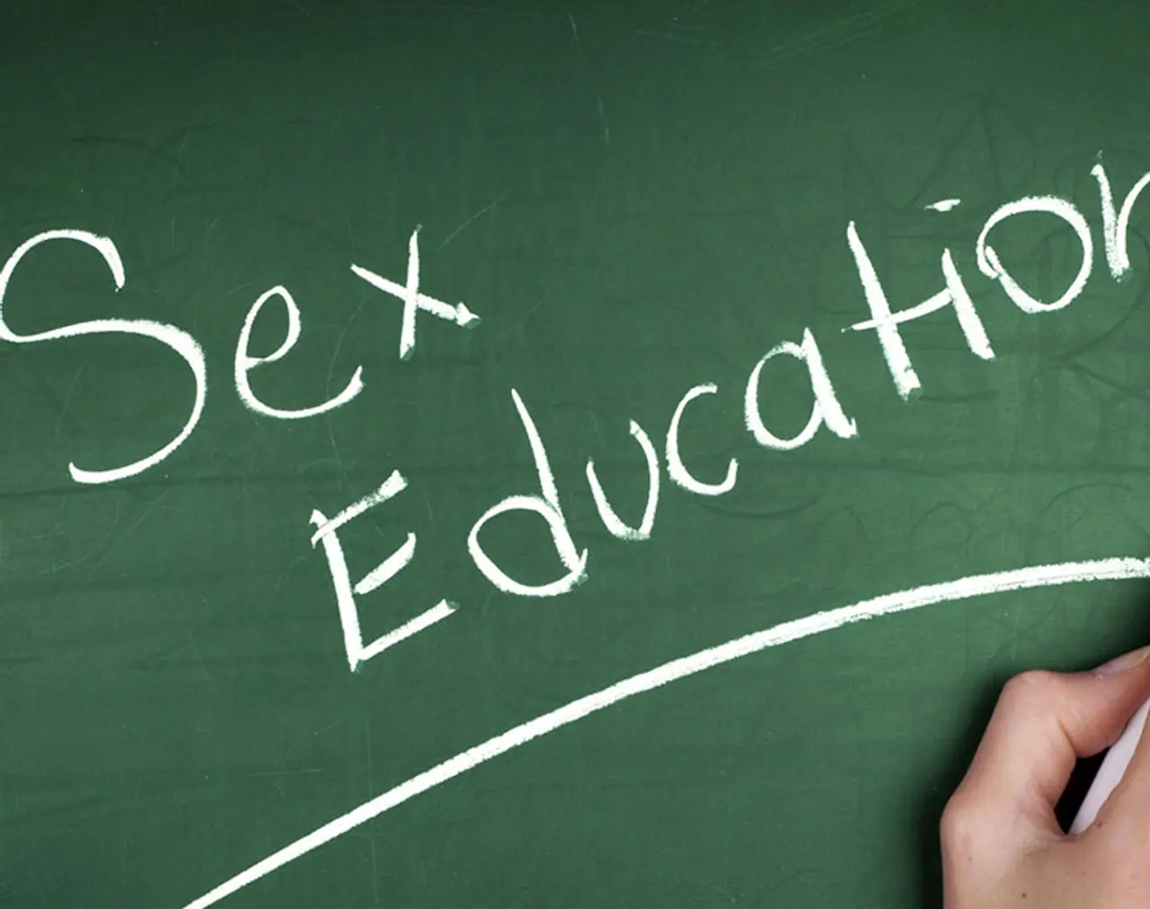 <p>ಮಕ್ಕಳಿಗೆ ಸರಿಯಾದ ಸಮಯದಲ್ಲಿ ಸೂಕ್ತ ಪ್ರಮಾಣದ ಮಾಹಿತಿಯನ್ನು ನೀಡುವುದನ್ನು ಖಚಿತಪಡಿಸಿಕೊಳ್ಳುವುದು ಪೋಷಕರ ಜವಾಬ್ದಾರಿಯಾಗುತ್ತದೆ, ಇದರಿಂದ ಅವರು ಅದಕ್ಕಾಗಿ ಹೊರಗಿನ ವಿಧಾನಗಳನ್ನು ಅವಲಂಬಿಸುವುದಿಲ್ಲ, ಇದು ಅವರ ಮೇಲೆ ನಕಾರಾತ್ಮಕ ಪರಿಣಾಮ ಬೀರಬಹುದು.ಪ್ರತಿಯೊಂದು ಮಗುವೂ ವಿಭಿನ್ನವಾಗಿದ್ದರೂ, ಒಂದು ನಿರ್ದಿಷ್ಟ ವಯಸ್ಸಿನಲ್ಲಿ ಮಕ್ಕಳು ಲೈಂಗಿಕತೆ ಬಗ್ಗೆ ಏನನ್ನು ಕಲಿಯಬೇಕು ಎಂಬುದರ ಮಾರ್ಗದರ್ಶಿ ಇಲ್ಲಿದೆ.</p> <p>ಮಕ್ಕಳಿಗೆ ಸರಿಯಾದ ಸಮಯದಲ್ಲಿ ಸೂಕ್ತ ಪ್ರಮಾಣದ ಮಾಹಿತಿಯನ್ನು ನೀಡುವುದನ್ನು ಖಚಿತಪಡಿಸಿಕೊಳ್ಳುವುದು ಪೋಷಕರ ಜವಾಬ್ದಾರಿಯಾಗುತ್ತದೆ, ಇದರಿಂದ ಅವರು ಅದಕ್ಕಾಗಿ ಹೊರಗಿನ ವಿಧಾನಗಳನ್ನು ಅವಲಂಬಿಸುವುದಿಲ್ಲ, ಇದು ಅವರ ಮೇಲೆ ನಕಾರಾತ್ಮಕ ಪರಿಣಾಮ ಬೀರಬಹುದು.ಪ್ರತಿಯೊಂದು ಮಗುವೂ ವಿಭಿನ್ನವಾಗಿದ್ದರೂ, ಒಂದು ನಿರ್ದಿಷ್ಟ ವಯಸ್ಸಿನಲ್ಲಿ ಮಕ್ಕಳು ಲೈಂಗಿಕತೆ ಬಗ್ಗೆ ಏನನ್ನು ಕಲಿಯಬೇಕು ಎಂಬುದರ ಮಾರ್ಗದರ್ಶಿ ಇಲ್ಲಿದೆ.</p>